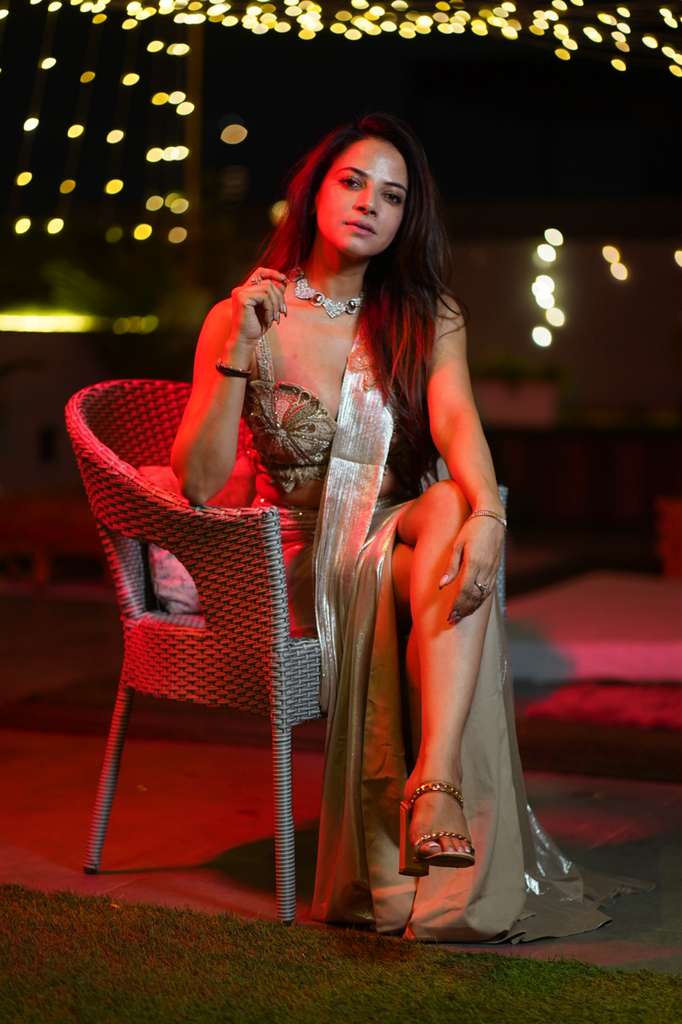 Liquid Gold Pre-Draped Saree ( 1813 M-35) - Image 4